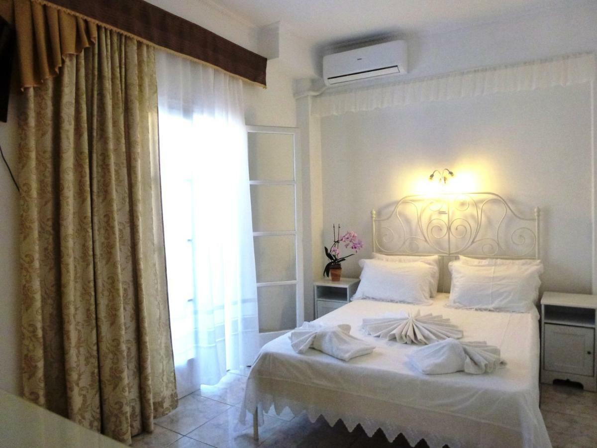 Bougainvillea Suites Камари Экстерьер фото