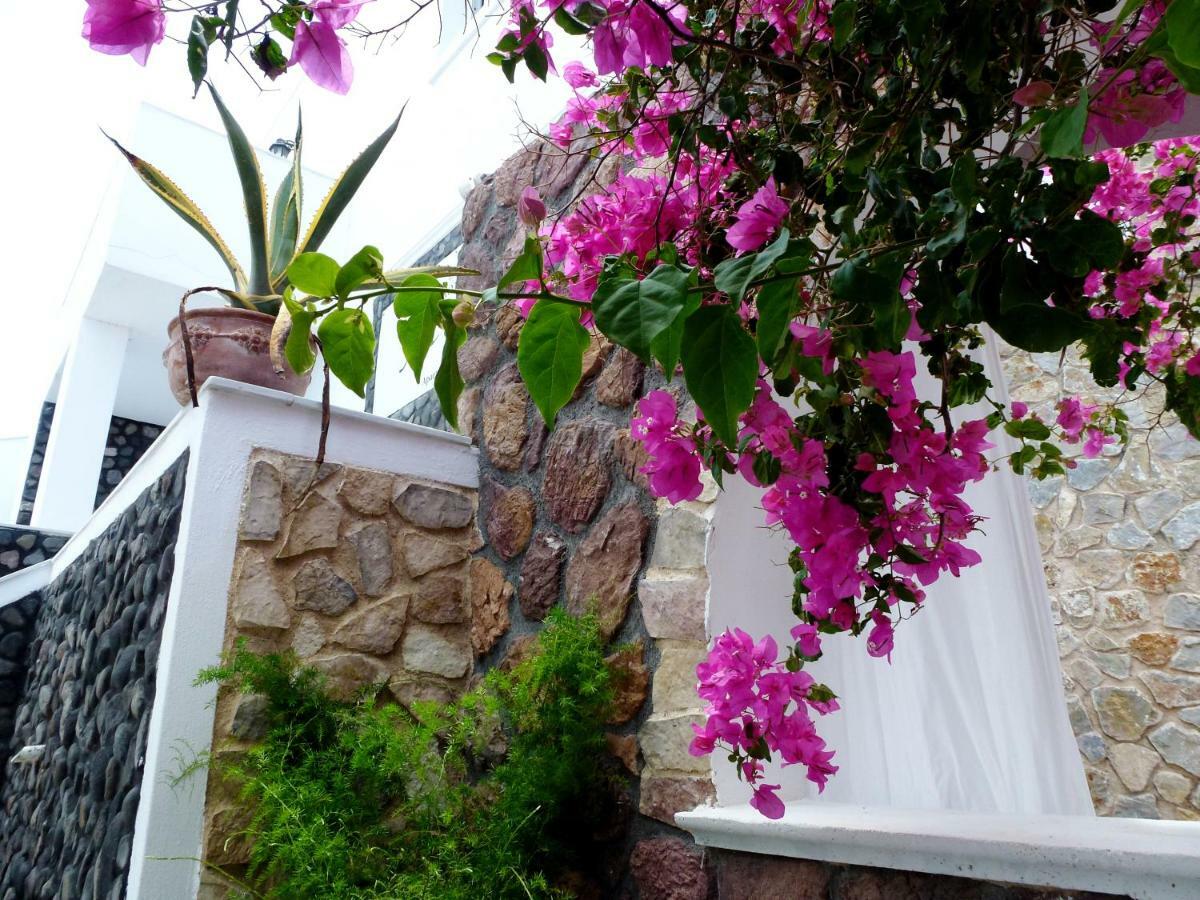 Bougainvillea Suites Камари Экстерьер фото